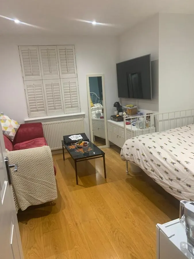 Homestay Stylish Modern Studio, Mock Georgian House, Heart Of Trendy Hackney & London United Kingdom