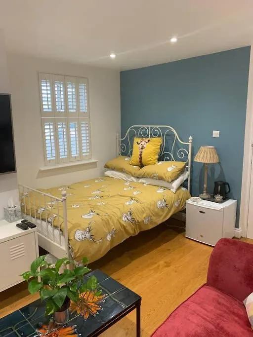 Stylish Modern Studio, Mock Georgian House, Heart Of Trendy Hackney & London 0*,  United Kingdom